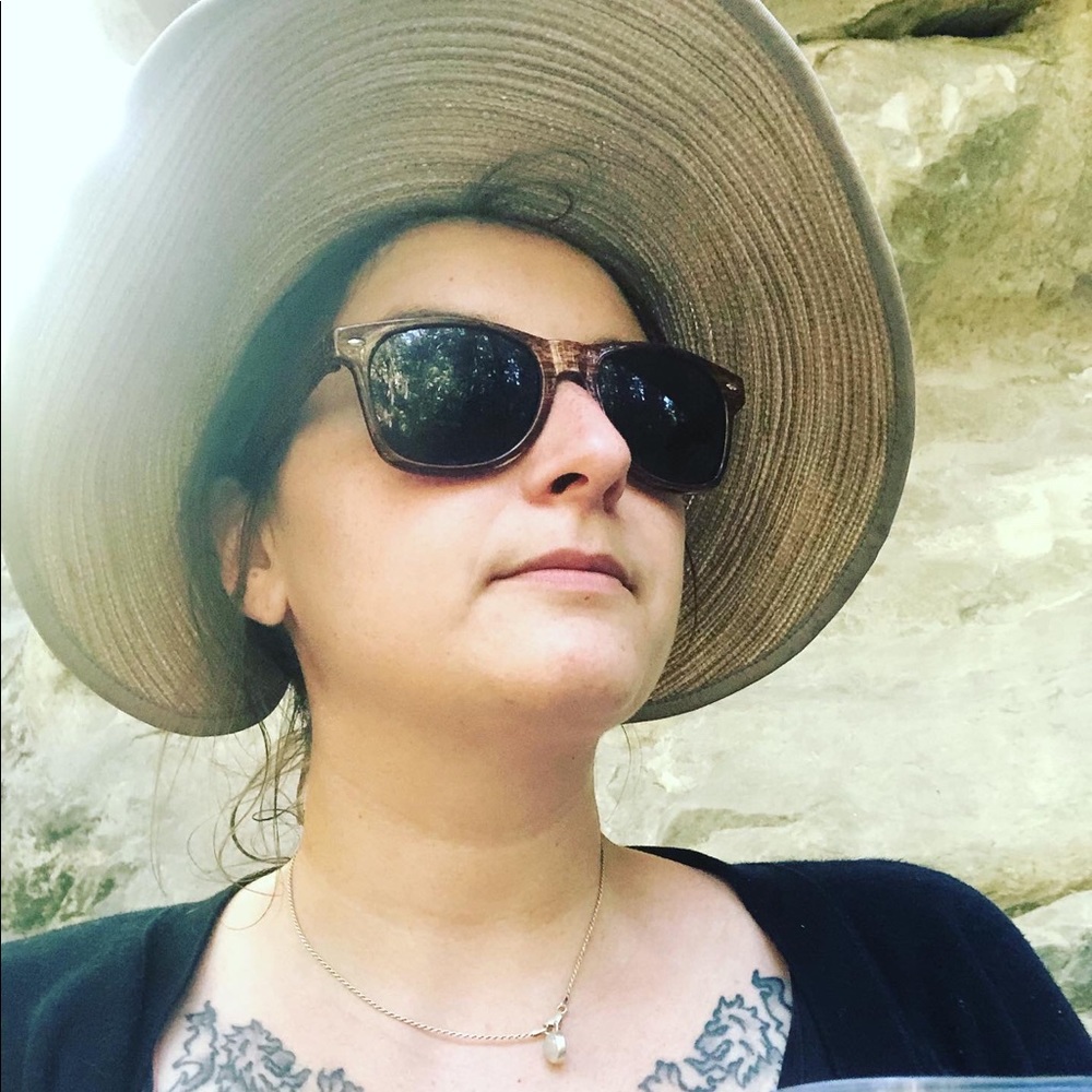Meet your Posher, Emilie
